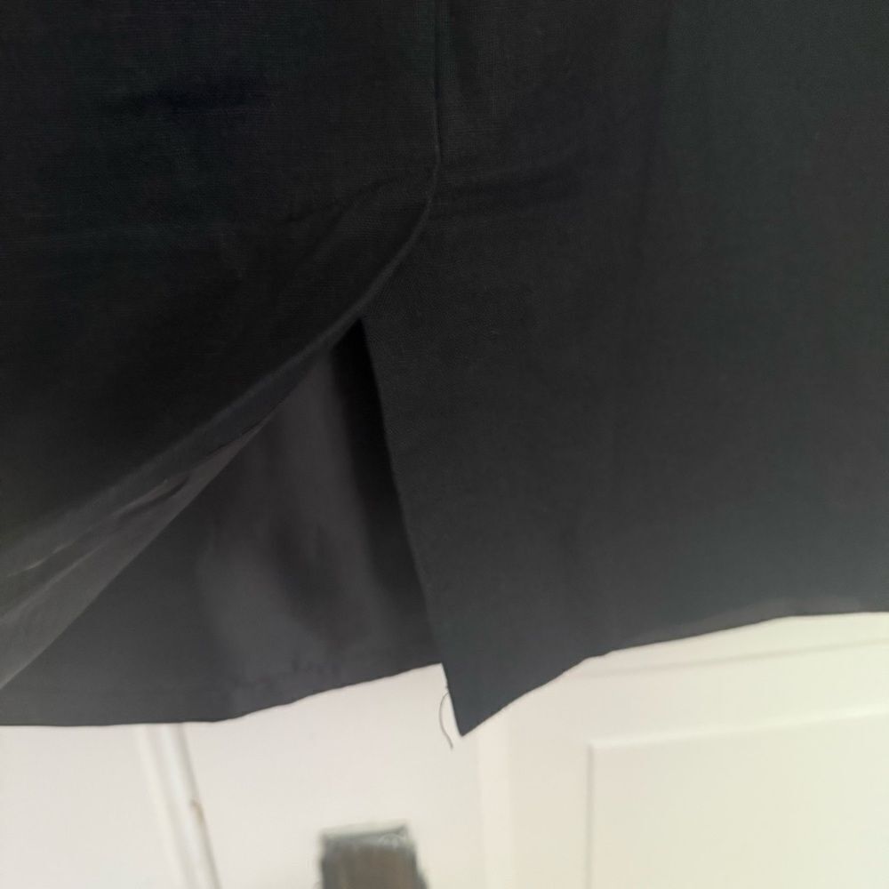 Halston Elegant Black Linen Pencil Skirt - Picture 2 of 2